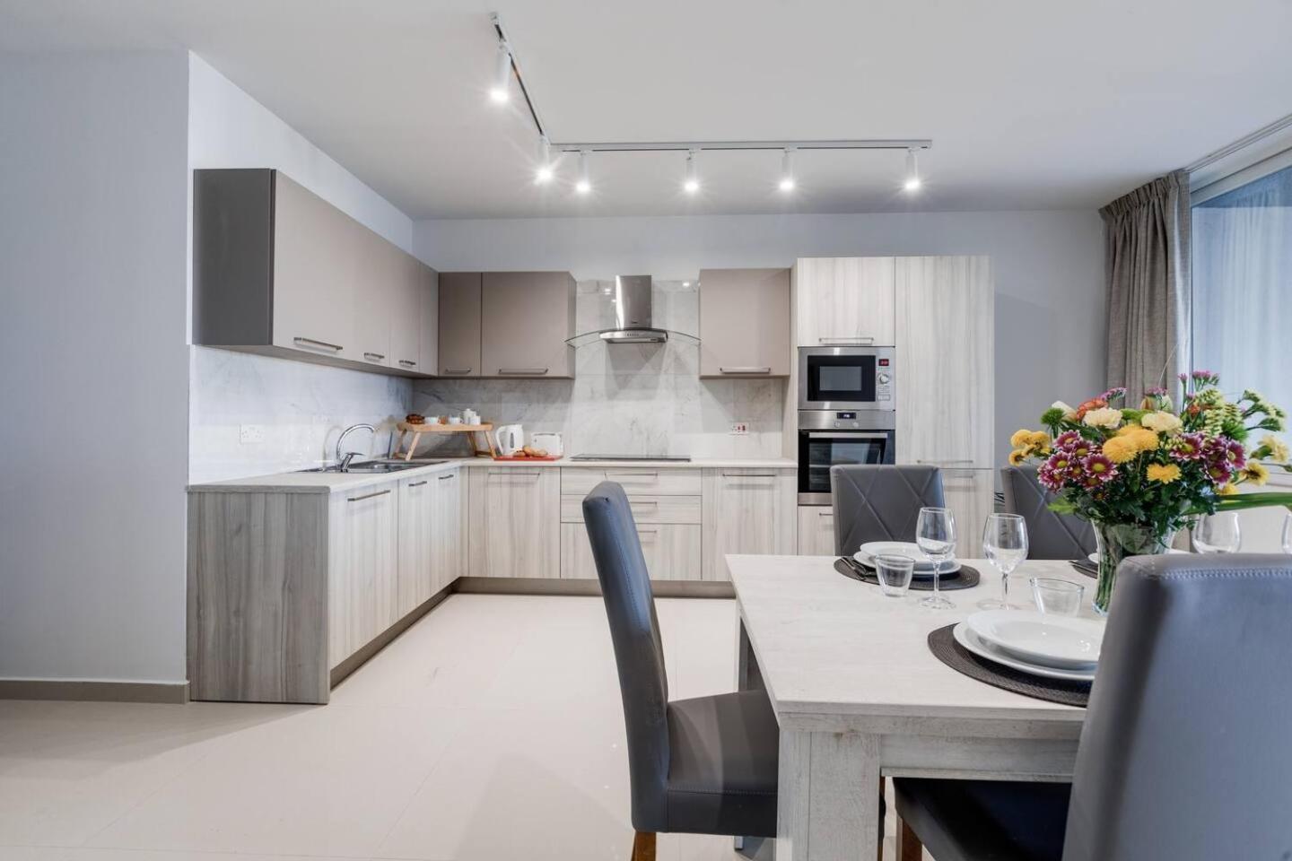 9Ten11 Seafront By Homely Mellieha Exterior photo