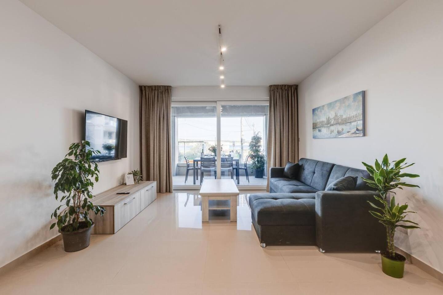 9Ten11 Seafront By Homely Mellieha Exterior photo