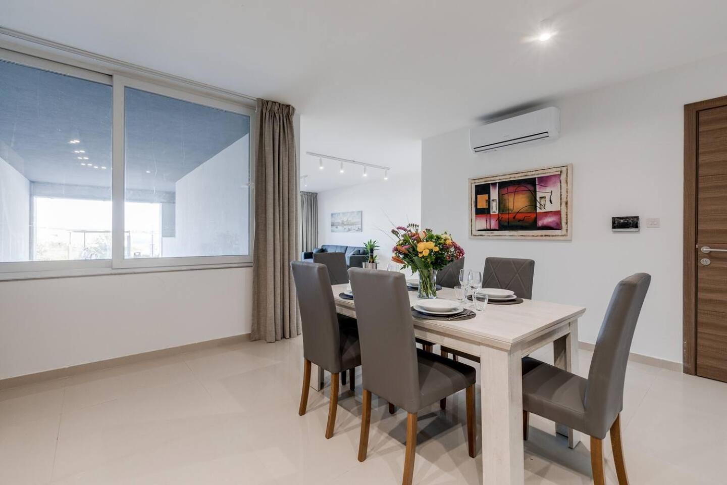 9Ten11 Seafront By Homely Mellieha Exterior photo