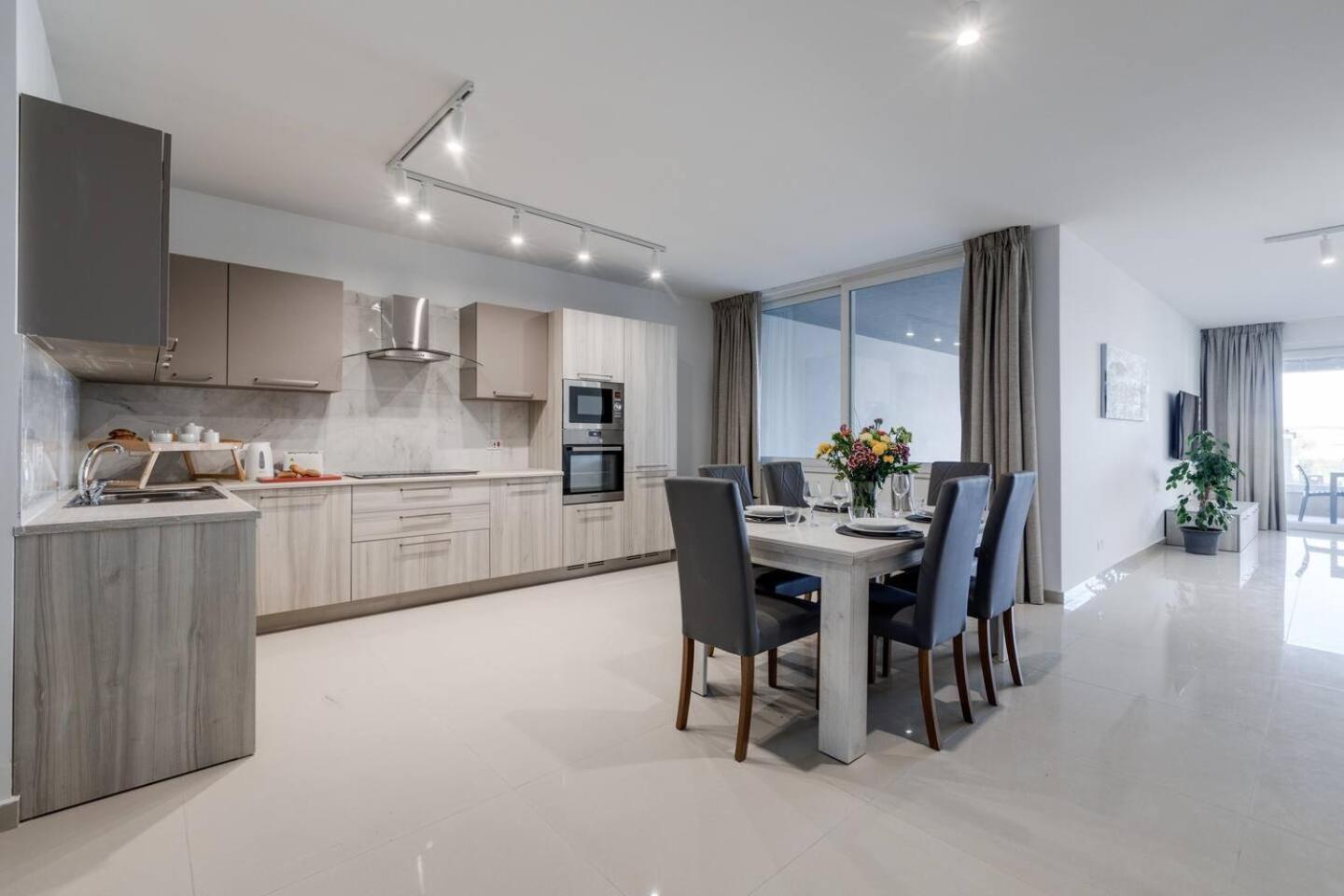 9Ten11 Seafront By Homely Mellieha Exterior photo