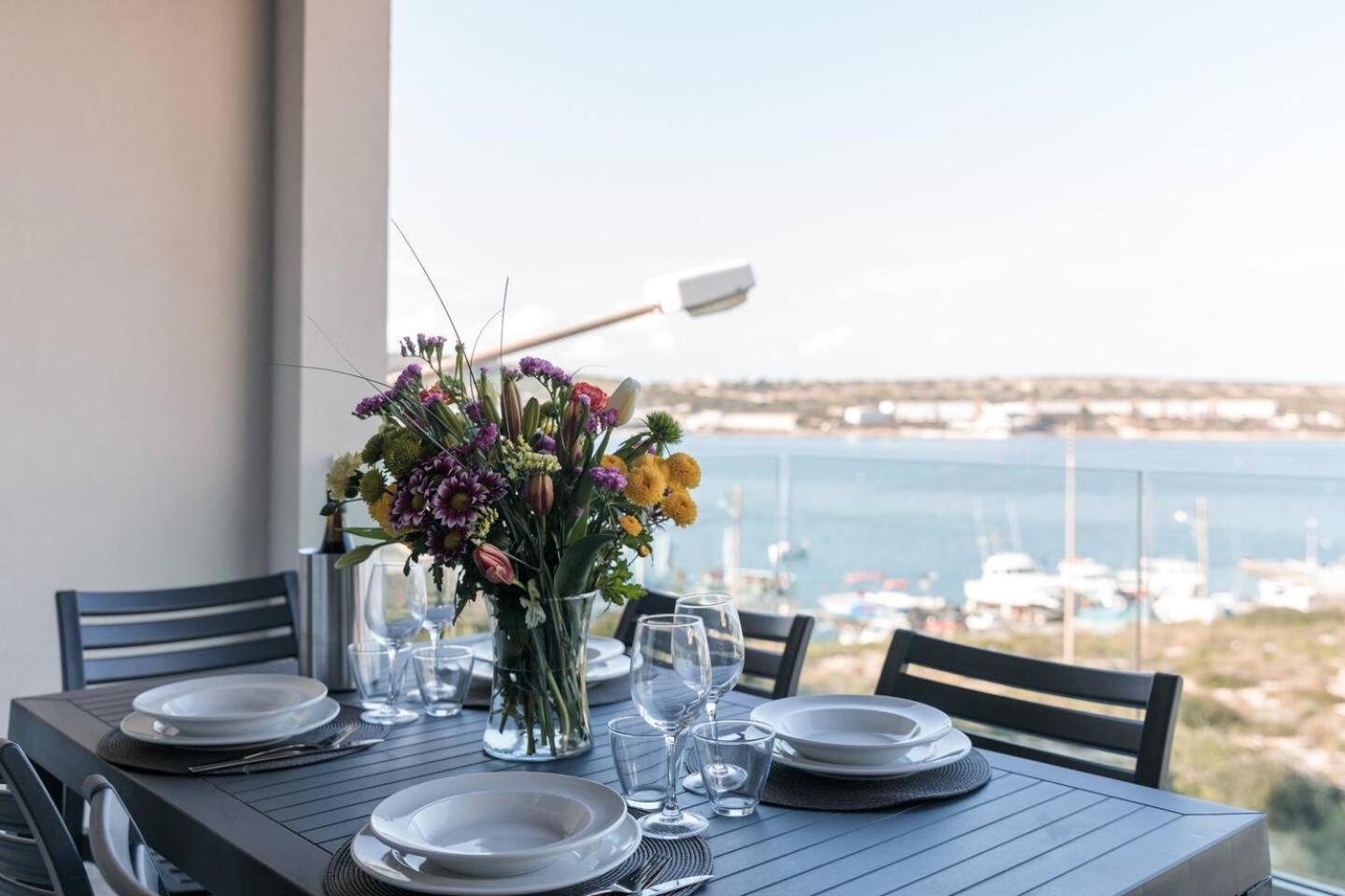 9Ten11 Seafront By Homely Mellieha Exterior photo