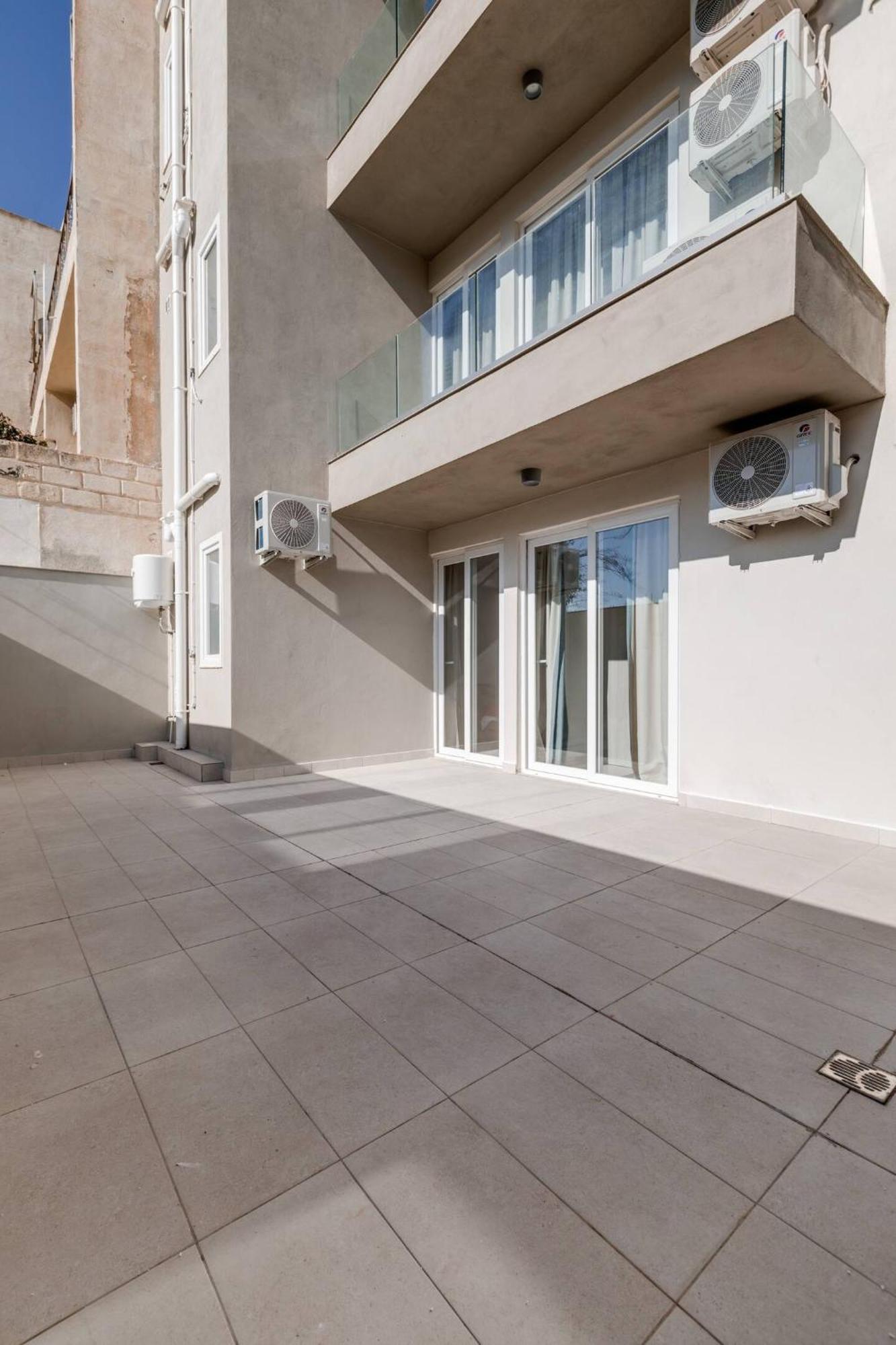 9Ten11 Seafront By Homely Mellieha Exterior photo
