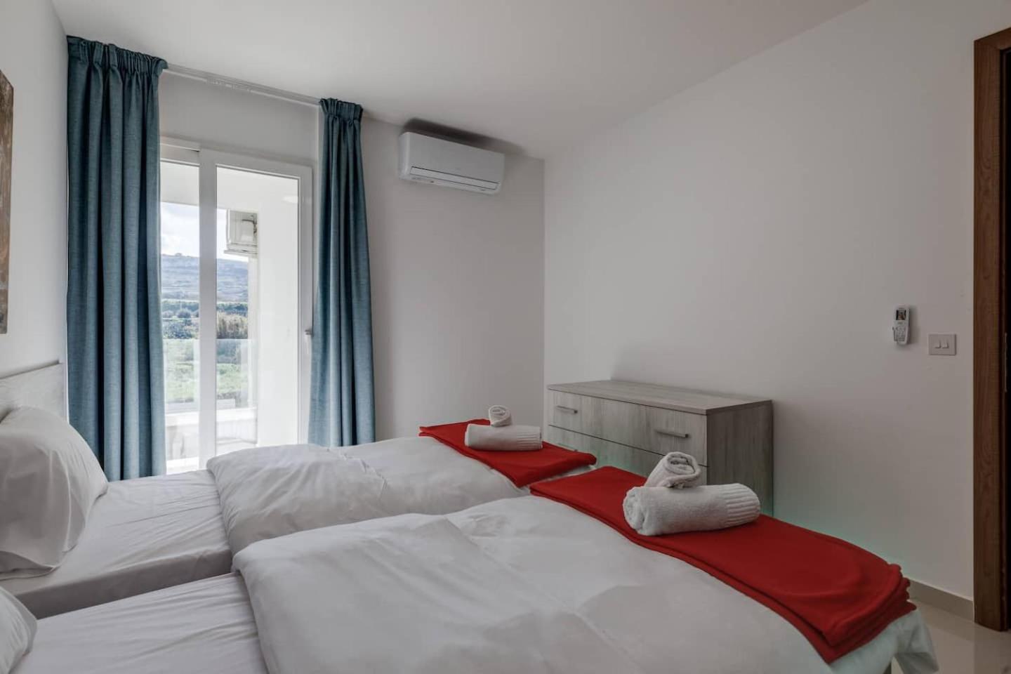 9Ten11 Seafront By Homely Mellieha Exterior photo