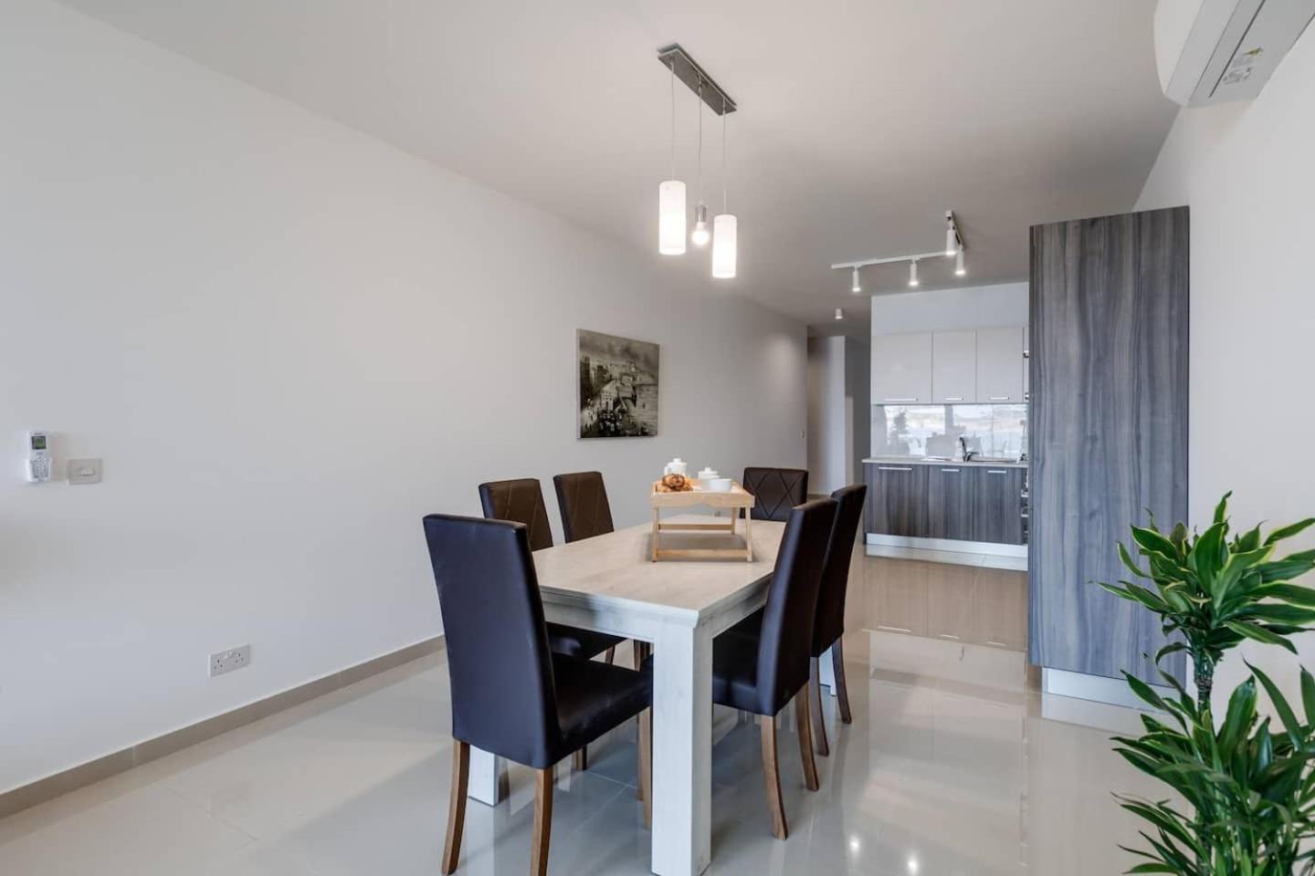 9Ten11 Seafront By Homely Mellieha Exterior photo