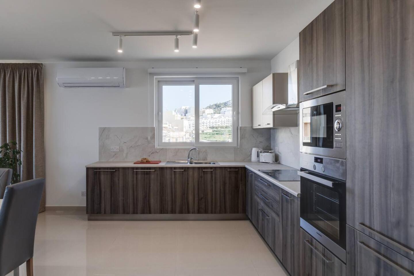 9Ten11 Seafront By Homely Mellieha Exterior photo