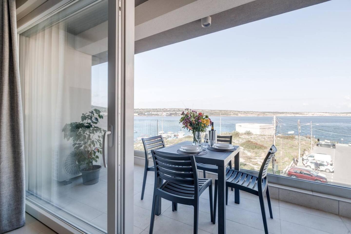 9Ten11 Seafront By Homely Mellieha Exterior photo