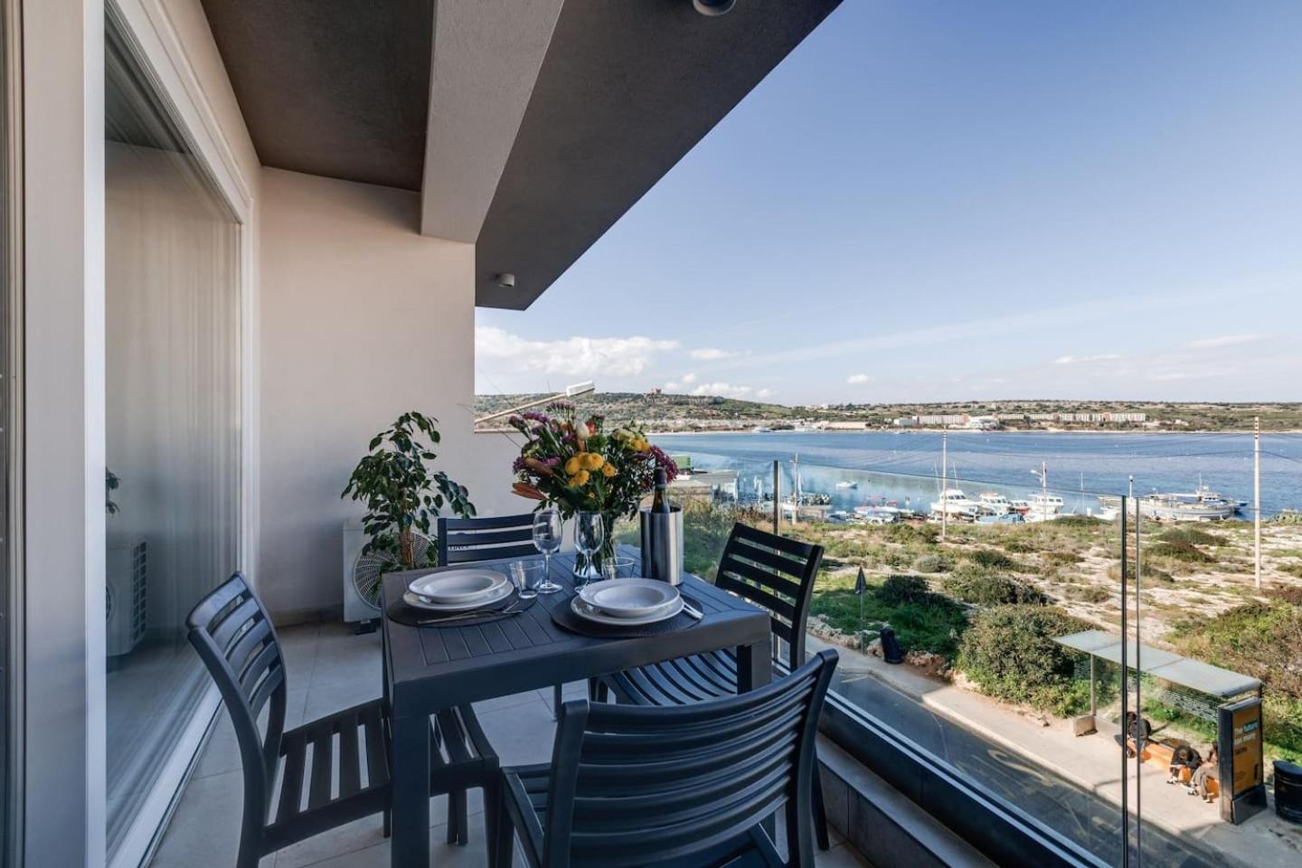 9Ten11 Seafront By Homely Mellieha Exterior photo