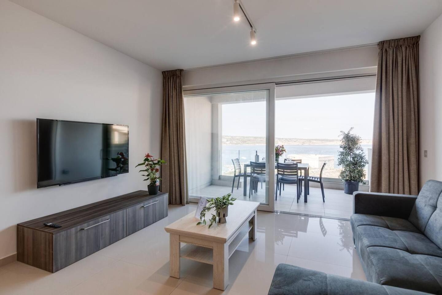 9Ten11 Seafront By Homely Mellieha Exterior photo