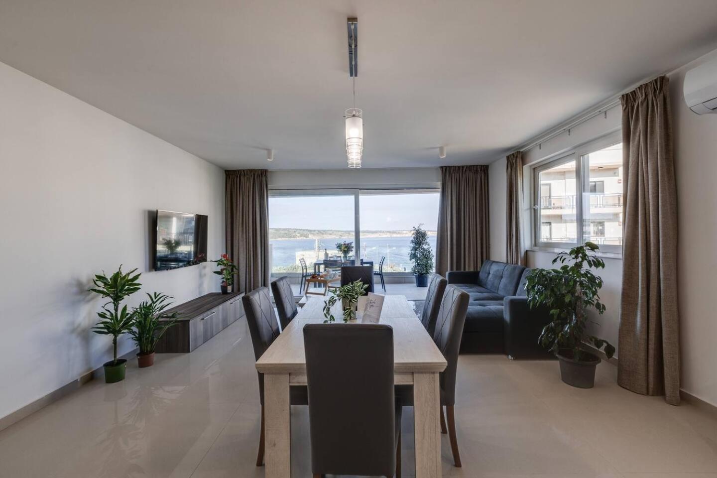 9Ten11 Seafront By Homely Mellieha Exterior photo