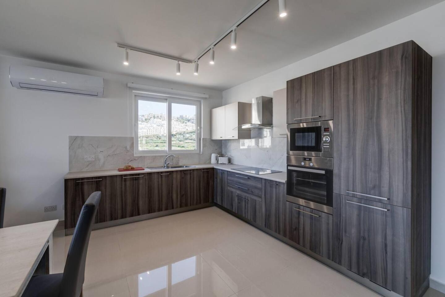 9Ten11 Seafront By Homely Mellieha Exterior photo