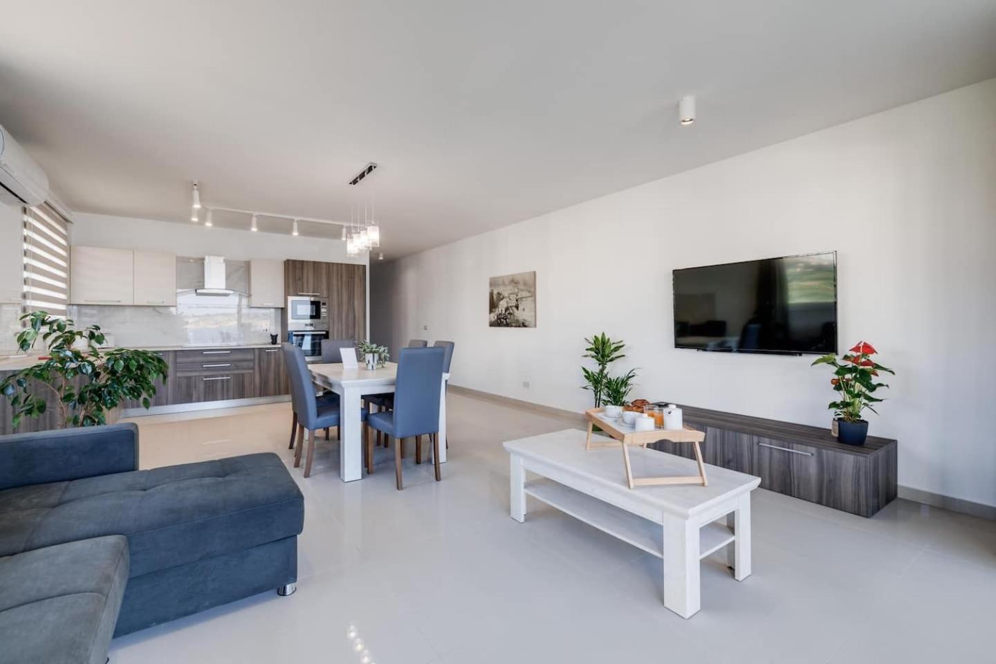 9Ten11 Seafront By Homely Mellieha Exterior photo