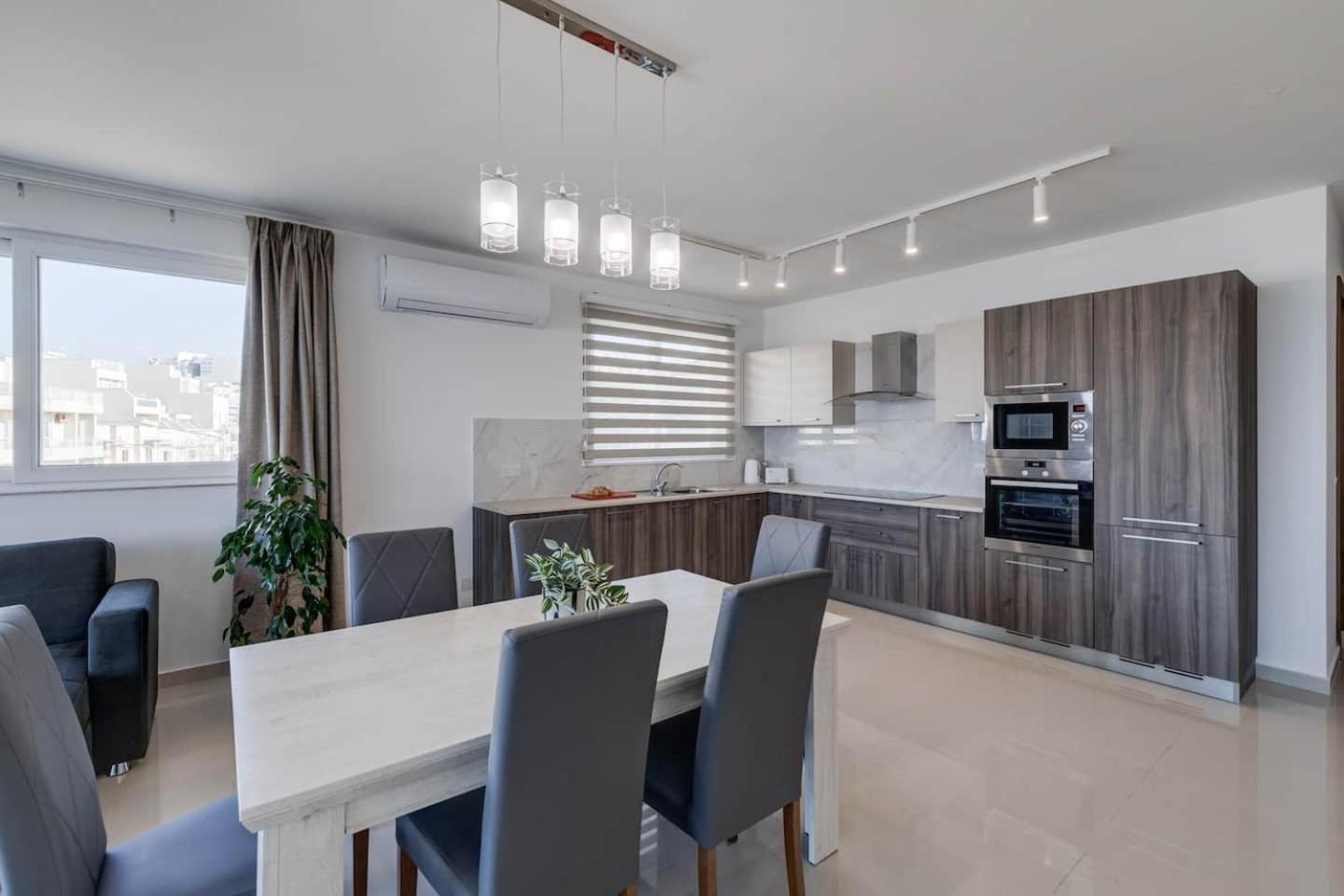 9Ten11 Seafront By Homely Mellieha Exterior photo