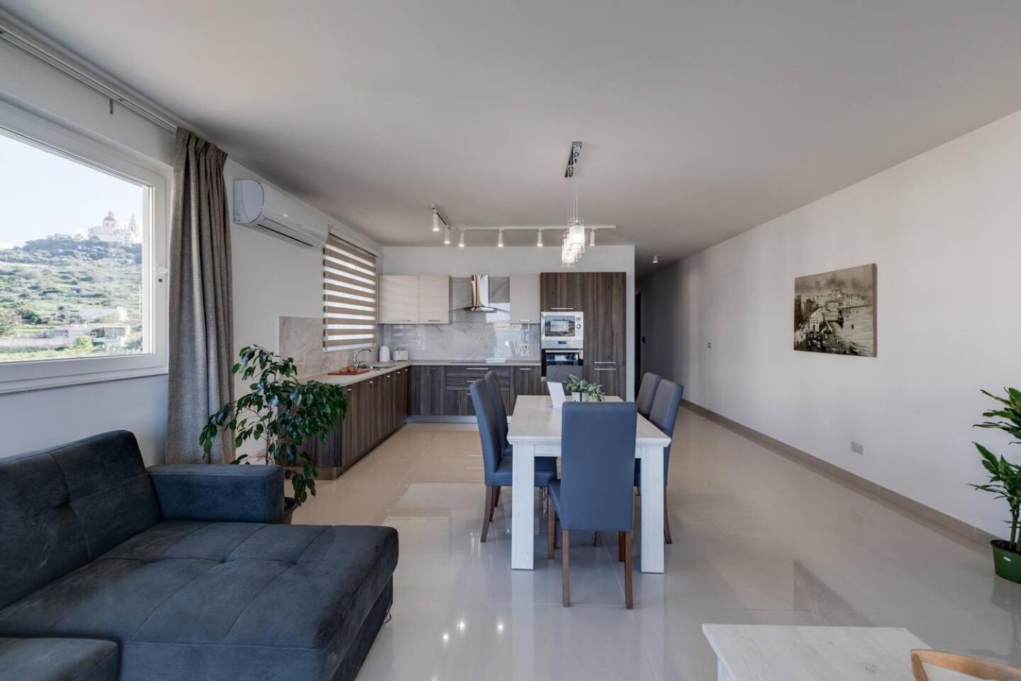 9Ten11 Seafront By Homely Mellieha Exterior photo